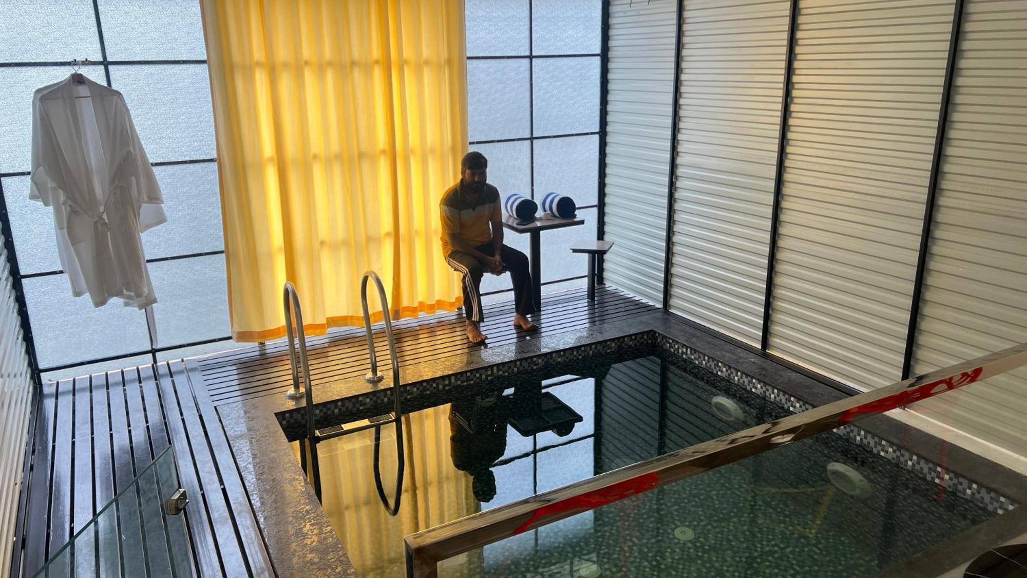 Aura Safari Hotell Vaduvanchal Exteriör bild